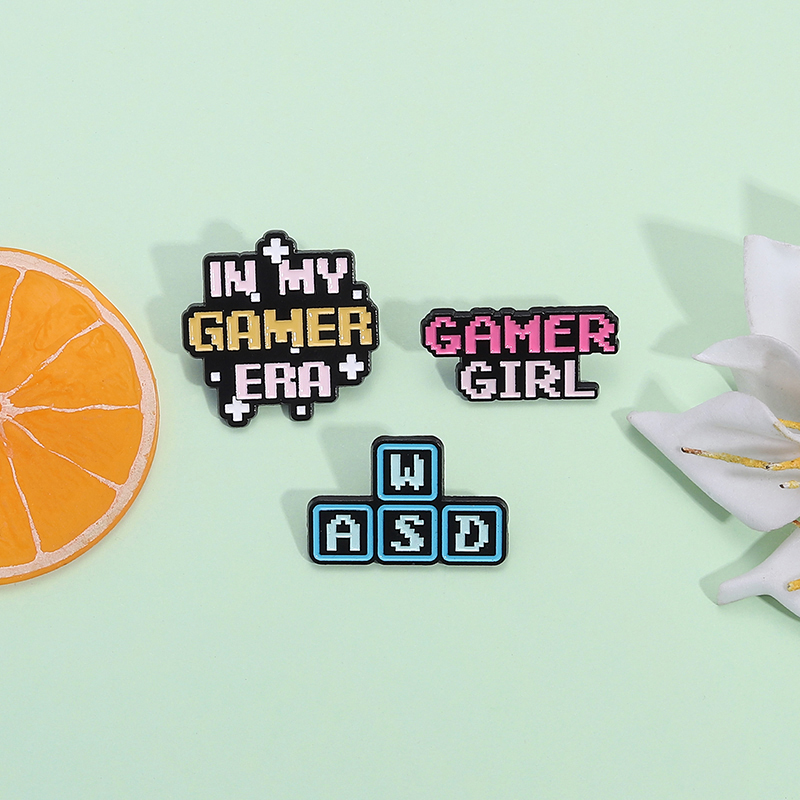 In My Gamer Era Pixel Enamel P - Gaming Console Buttons recension och pris