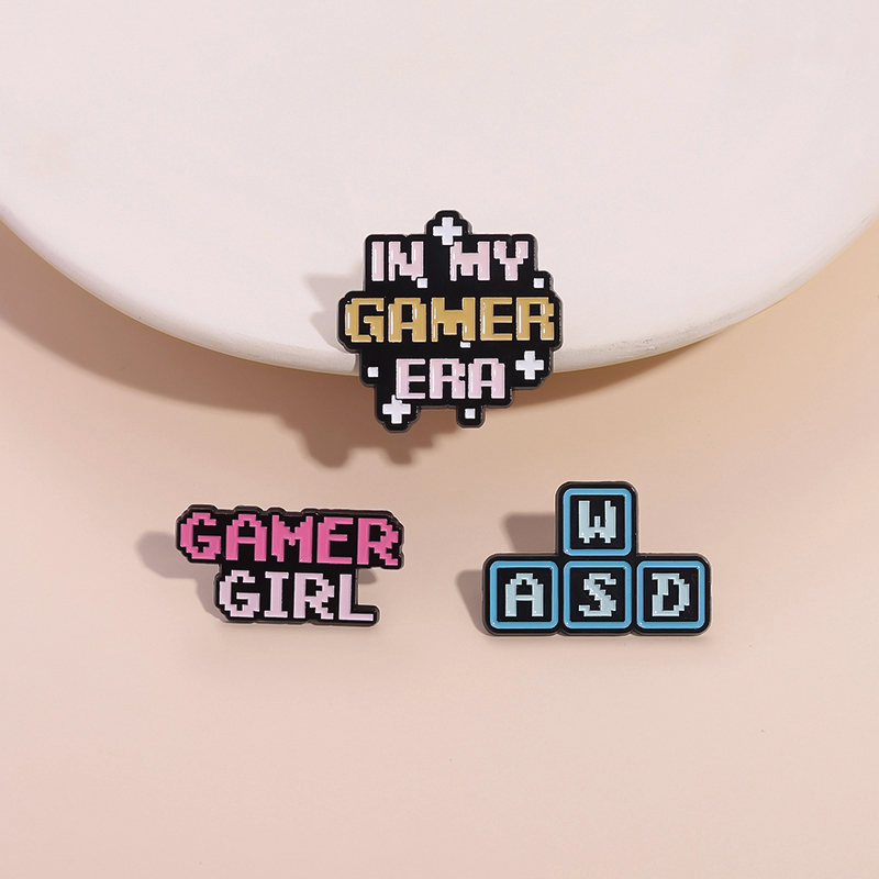 In My Gamer Era Pixel Enamel P - Gaming Console Buttons recension och pris
